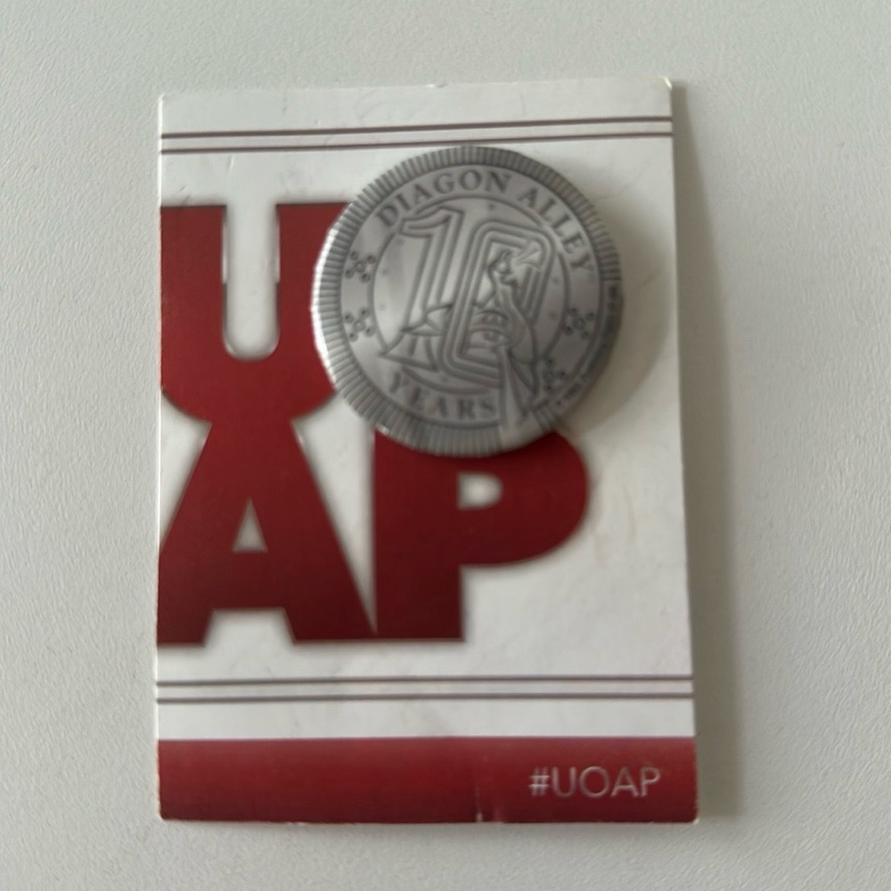 UOAP Harry Potter Diagon Alley 10Yr Anniversary Pin Annual Passholder Button New